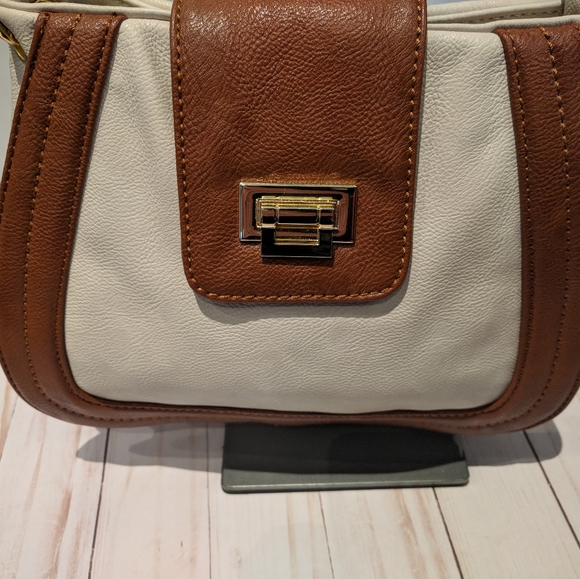 Celeb croosbody bag - Picture 3 of 7